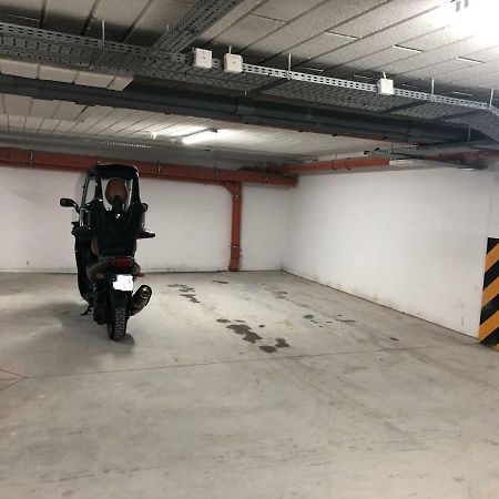 Klimatyzowany Apartament Roma Z Garazem Podziemnym キェルツェ エクステリア 写真