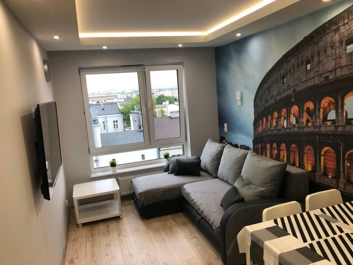 Klimatyzowany Apartament Roma Z Garazem Podziemnym キェルツェ エクステリア 写真