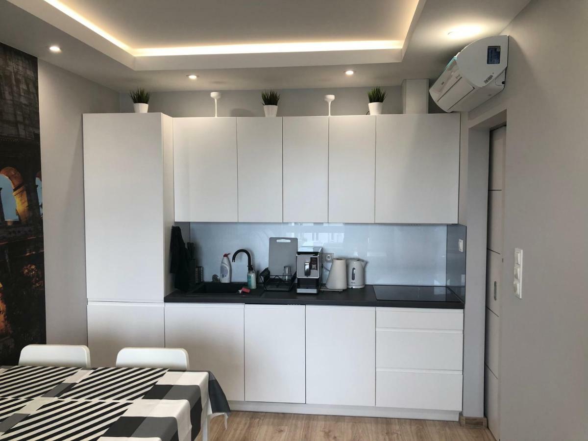 Klimatyzowany Apartament Roma Z Garazem Podziemnym キェルツェ エクステリア 写真