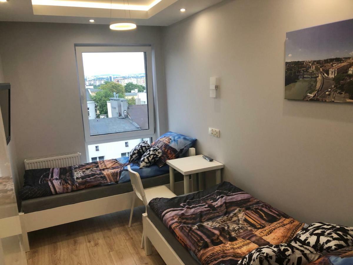 Klimatyzowany Apartament Roma Z Garazem Podziemnym キェルツェ エクステリア 写真