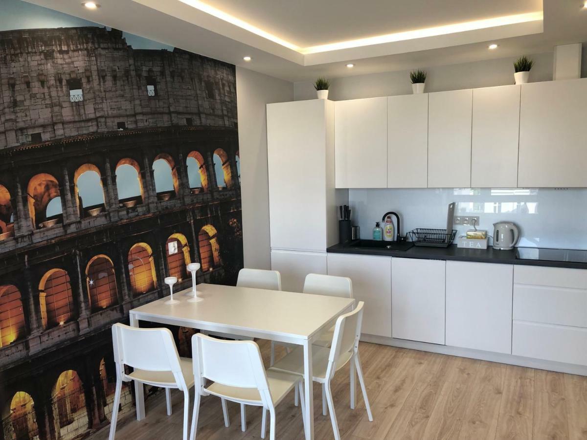 Klimatyzowany Apartament Roma Z Garazem Podziemnym キェルツェ エクステリア 写真