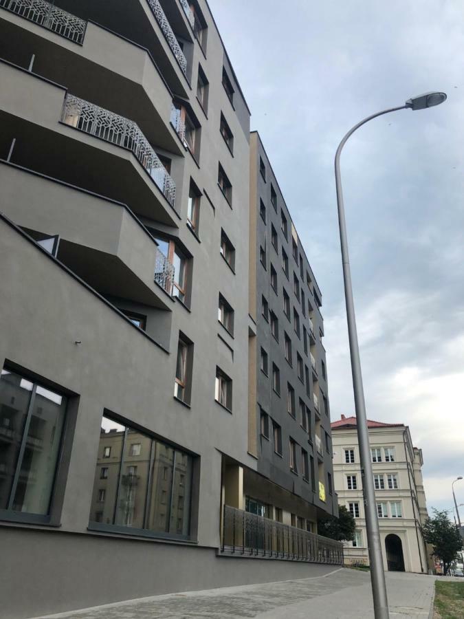 Klimatyzowany Apartament Roma Z Garazem Podziemnym キェルツェ エクステリア 写真