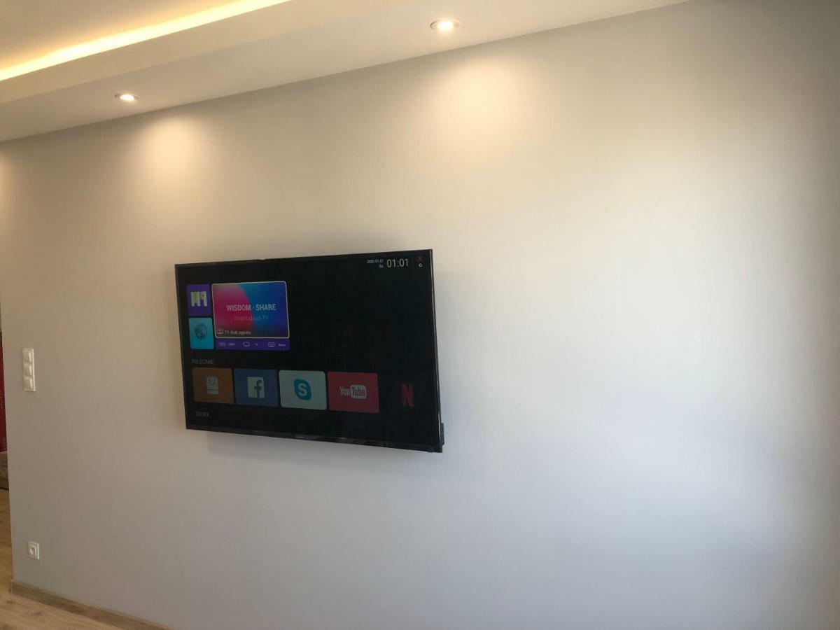 Klimatyzowany Apartament Roma Z Garazem Podziemnym キェルツェ エクステリア 写真