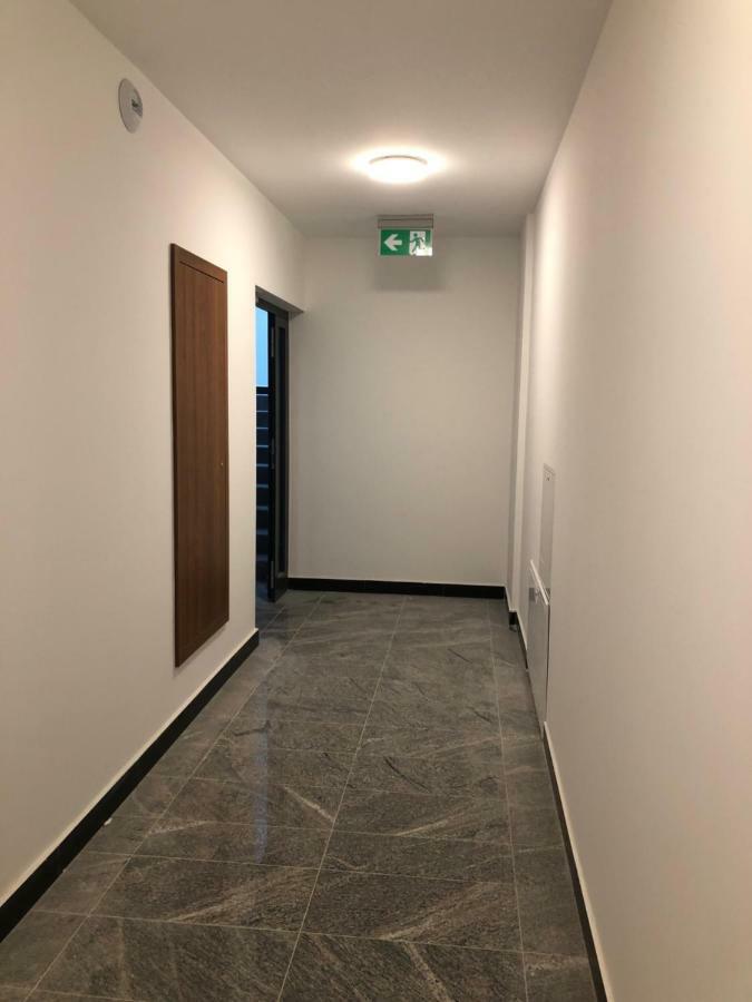 Klimatyzowany Apartament Roma Z Garazem Podziemnym キェルツェ エクステリア 写真