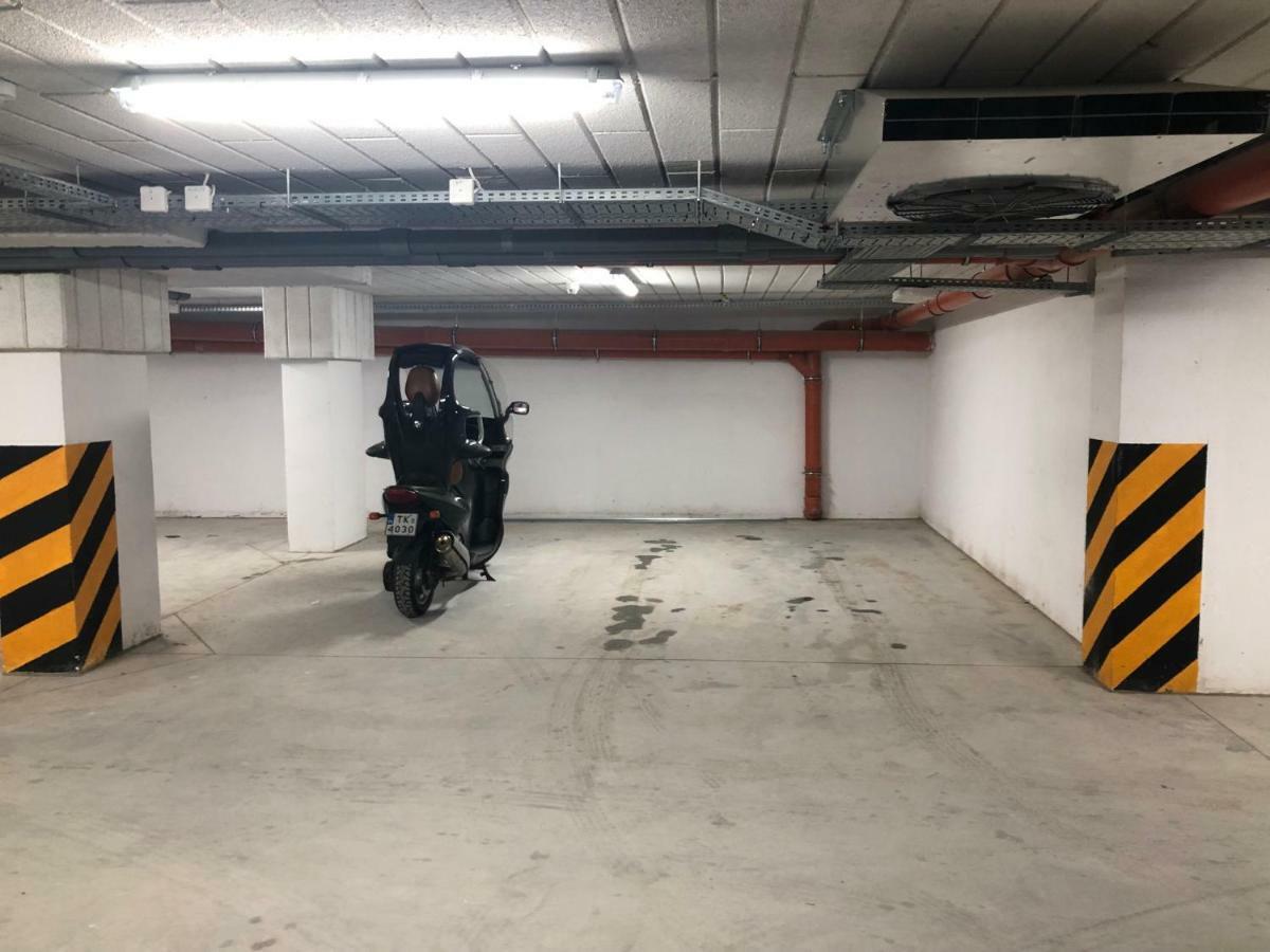 Klimatyzowany Apartament Roma Z Garazem Podziemnym キェルツェ エクステリア 写真