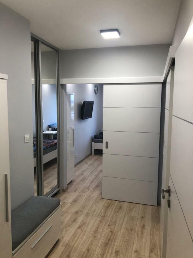 Klimatyzowany Apartament Roma Z Garazem Podziemnym キェルツェ エクステリア 写真