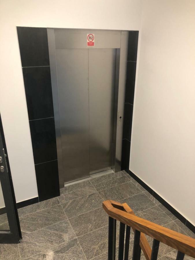 Klimatyzowany Apartament Roma Z Garazem Podziemnym キェルツェ エクステリア 写真